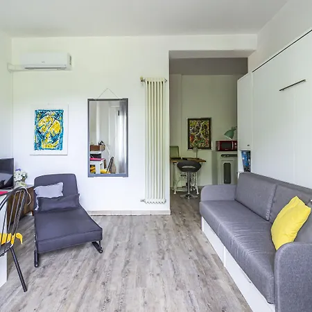 Apartment Conti Reina 15 *